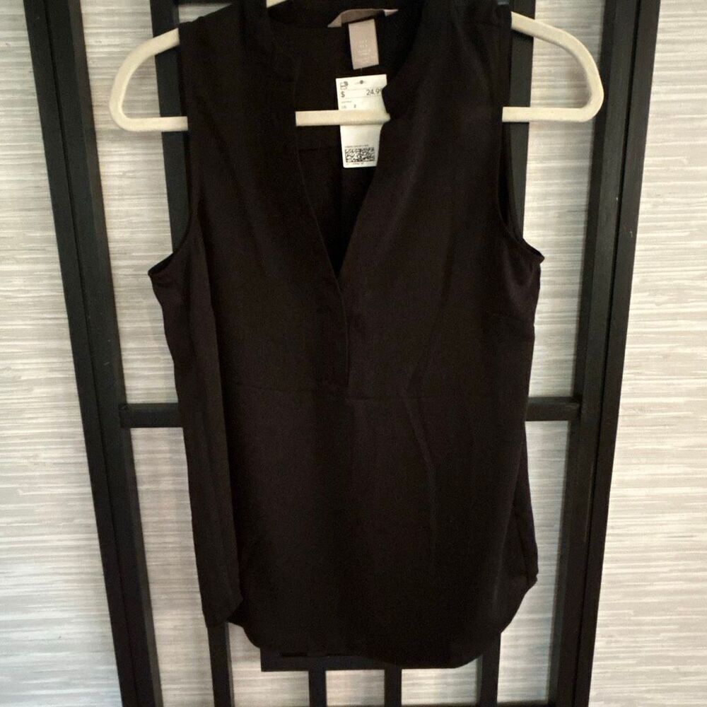 NWT H&M Black classic sleeveless silky blouse  size 2 with slit front